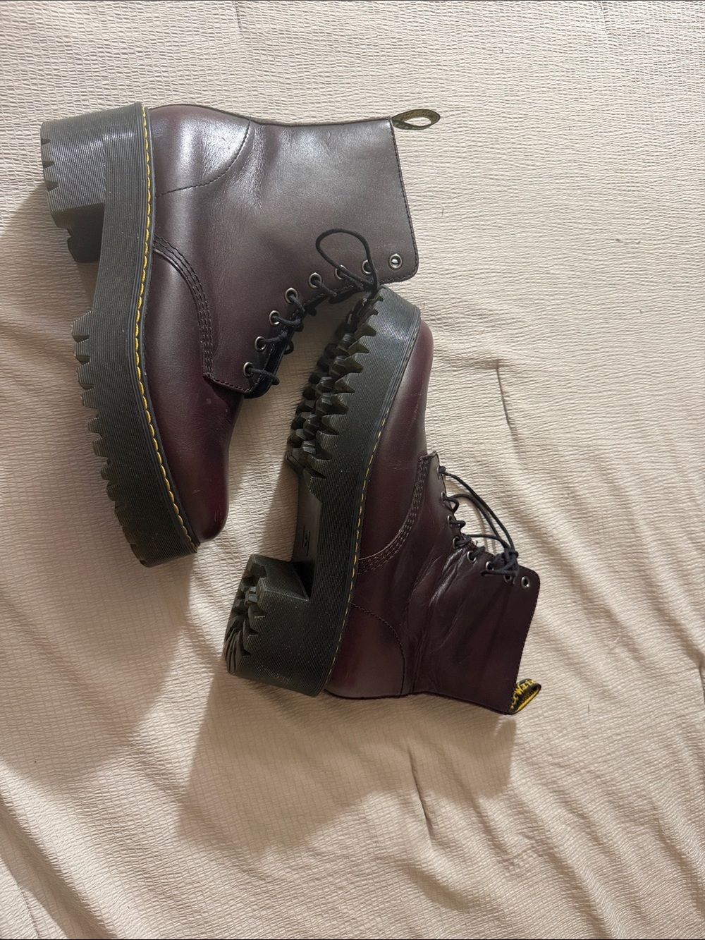 Dr. Martens SHRIVER HI 8 eyelet VINTAGE LEATHER maroon/ burgundy/oxblood color*